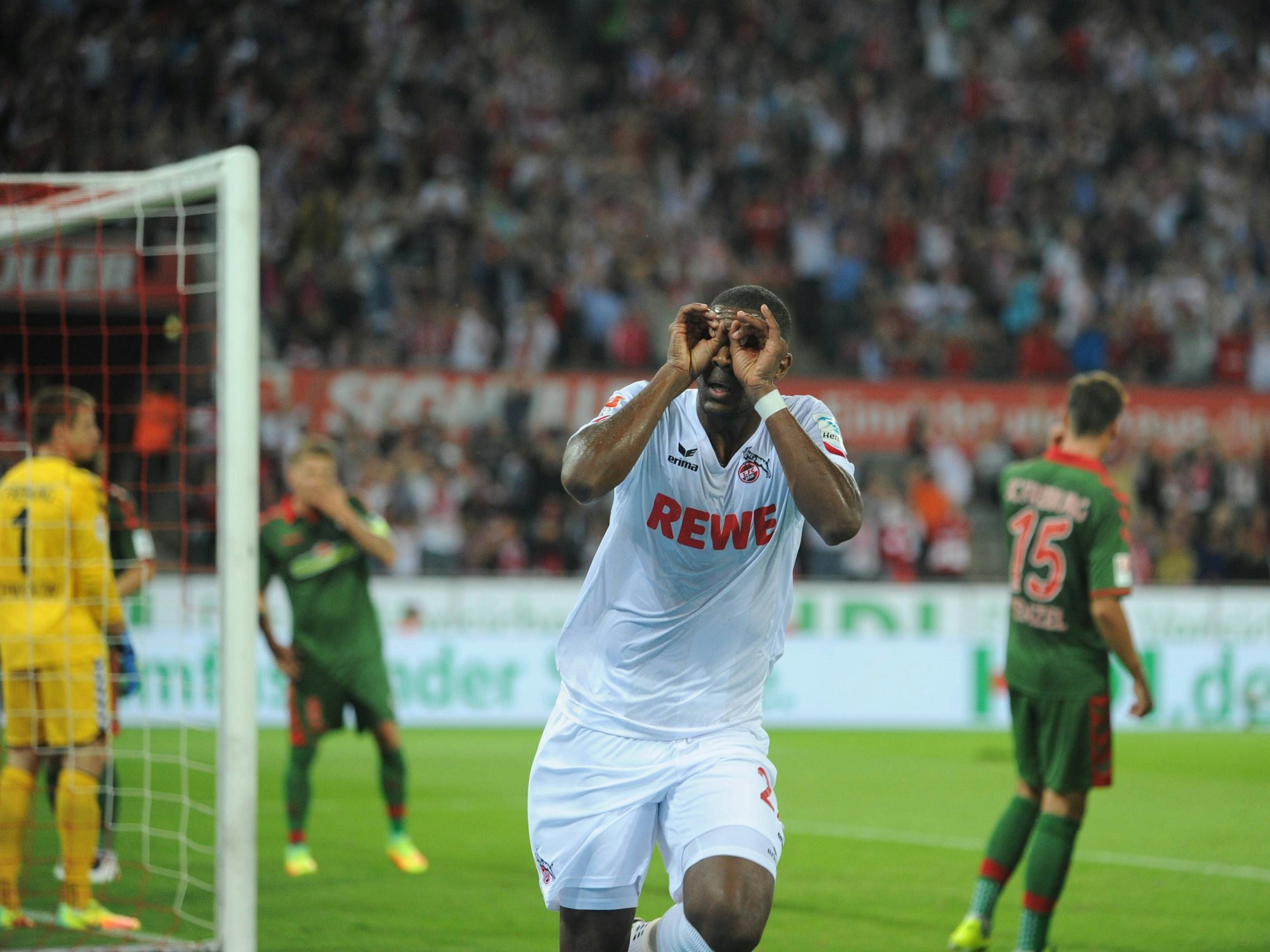 Anthony Modeste macht nach seinem Treffer zum 1:0 gegen den SC Freiburg erstmals seinen ikonische Brillen-Jubel, hier am 16. September 2016.