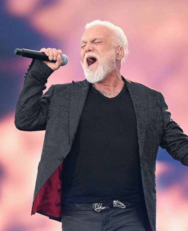 Der Sänger Nino de Angelo steht bei einem Konzert zum 30-jährigen Bühnenjubiläum von A. Berg in der WIRmachenDruck Arena auf der Bühne. +++ dpa-Bildfunk +++