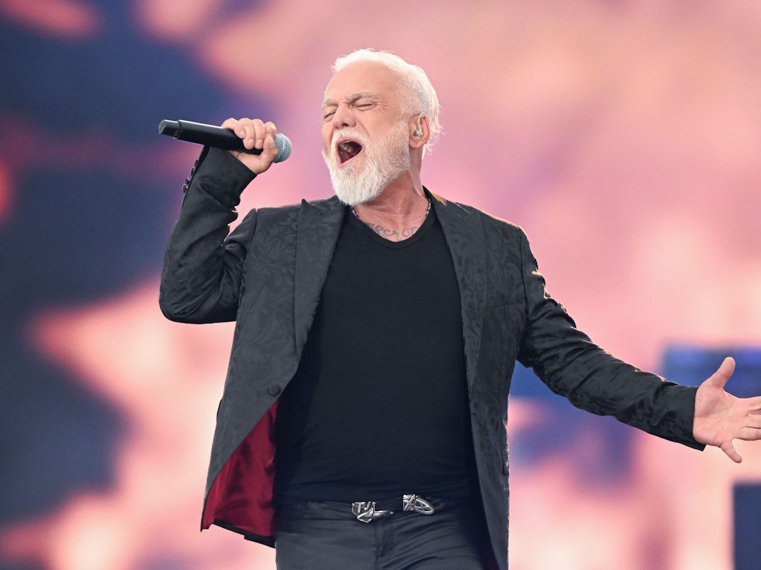 Der Sänger Nino de Angelo steht bei einem Konzert zum 30-jährigen Bühnenjubiläum von A. Berg in der WIRmachenDruck Arena auf der Bühne. +++ dpa-Bildfunk +++