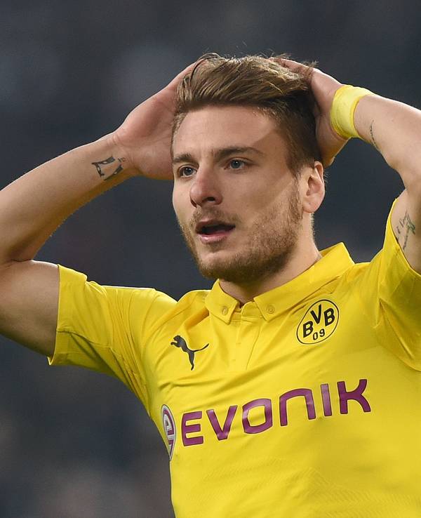 Ciro Immobile schlägt die Hände über dem Kopf zusammen.
