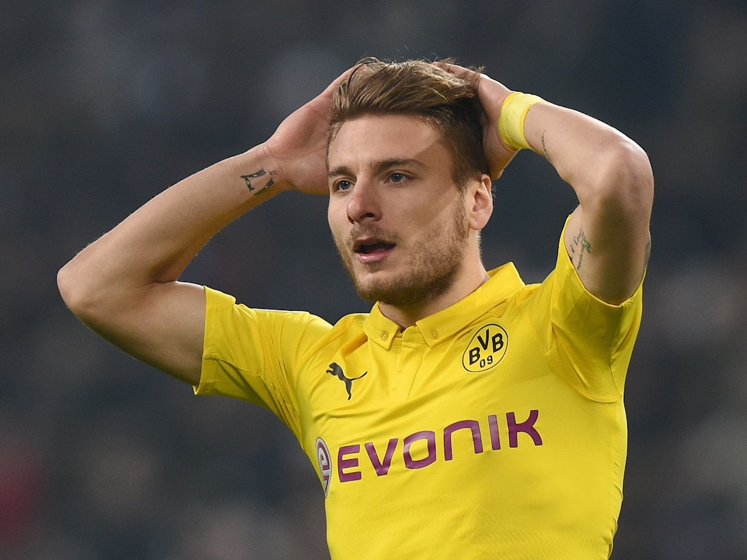 Ciro Immobile schlägt die Hände über dem Kopf zusammen.