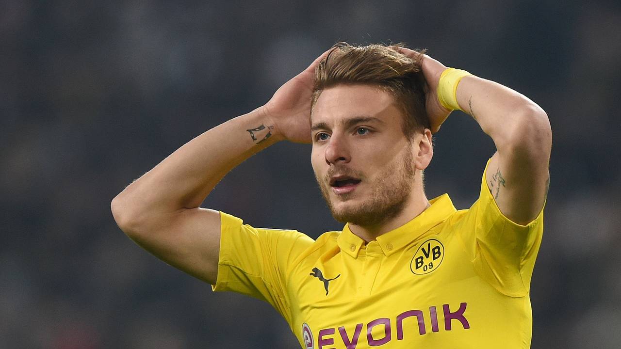 Ciro Immobile schlägt die Hände über dem Kopf zusammen.