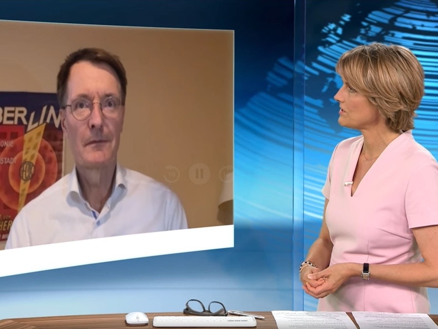 Karl Lauterbach nimmt im ZDF-"heute-journal" Stellung zur Corona-Impfung für junge Menschen: Gegenüber Moderatorin Marietta Slomka wehrt er sich am Dienstagabend (9. August) gegen Behauptungen, er habe Jungen eine vierte Impfung empfohlen.