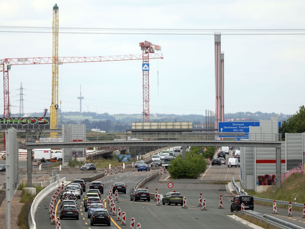 Das Foto zeigt die Leverkusener Brücke in Köln, die saniert wird.