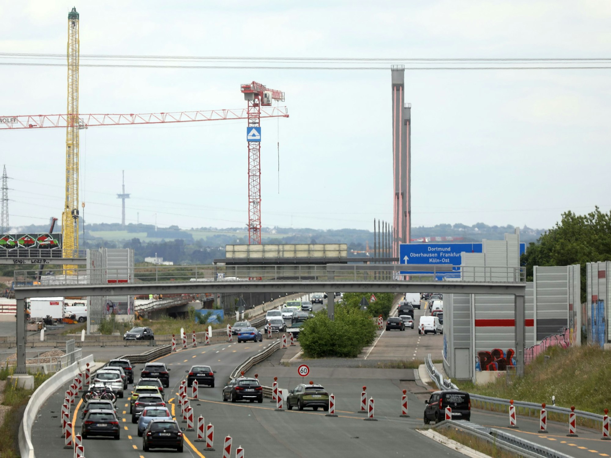 Das Foto zeigt die Leverkusener Brücke in Köln, die saniert wird.