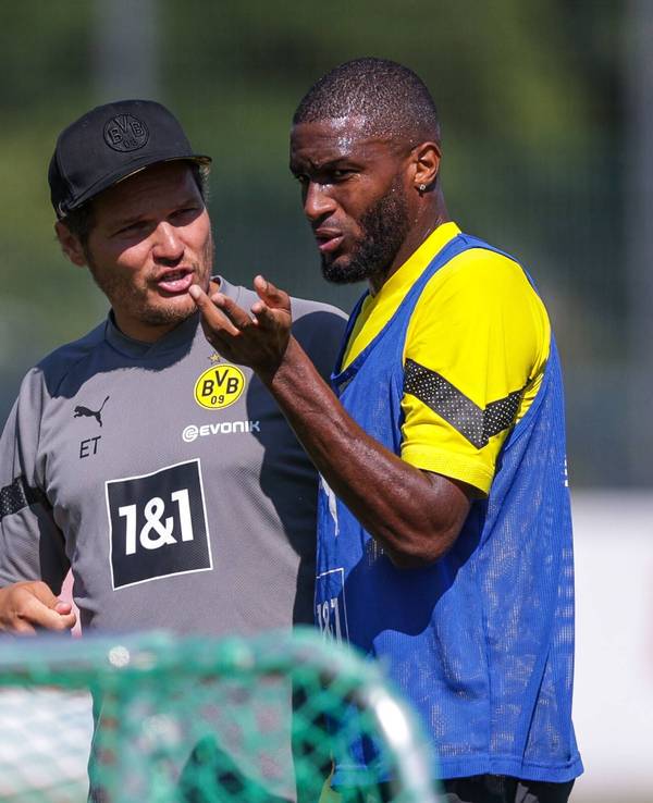 Edin Terzić (links) und Anthony Modeste im Gespräch.