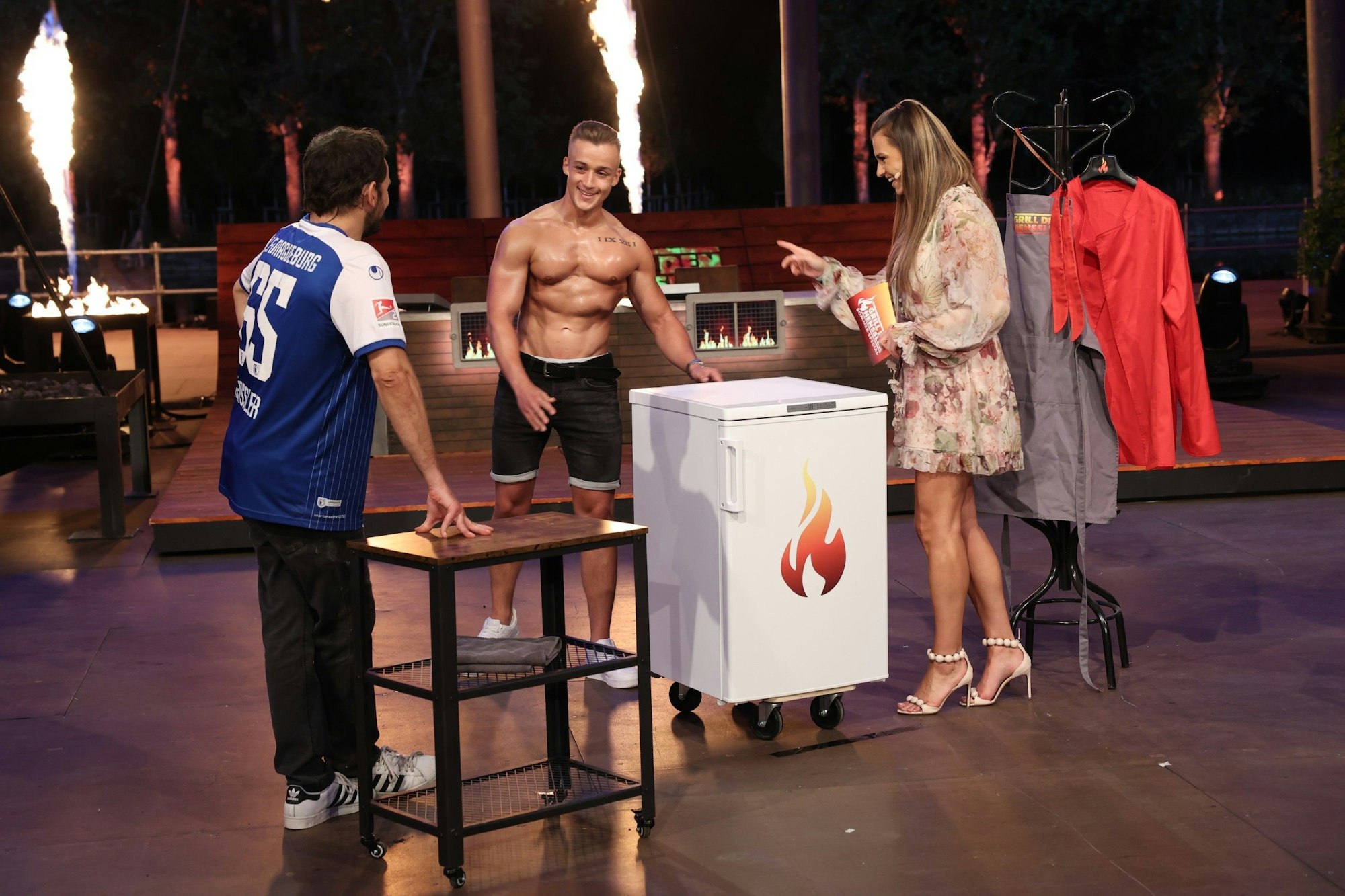 Steffen Henssler, Bodybuilder Daniel und Laura Wontorra bei Grill den Henssler.