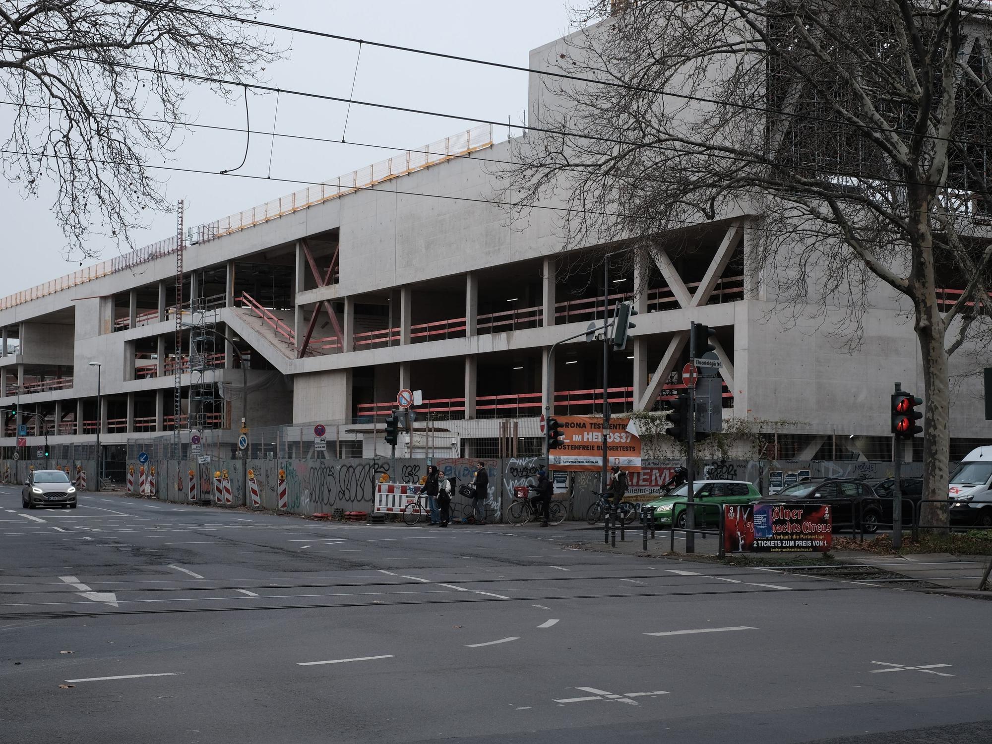 Die Baustelle der Helios-Schulen am 10. Dezember 2021 in Köln-Ehrenfeld.