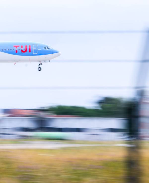 Auch eine Tui-Maschine musste notlanden. Unser Archivfoto zeigt Flugzeug der Airline Tui im Landeanflug am Flughafen Palma de Mallorca.
