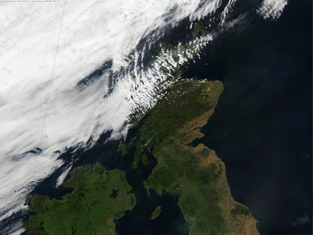 Dieses Satellitenbild des Met Office, das am Donnerstag (11. August) veröffentlicht worden ist, zeigt die weiten Gebiete in Großbritannien und Irland, die von der anhaltenden Trockenheit betroffen sind.