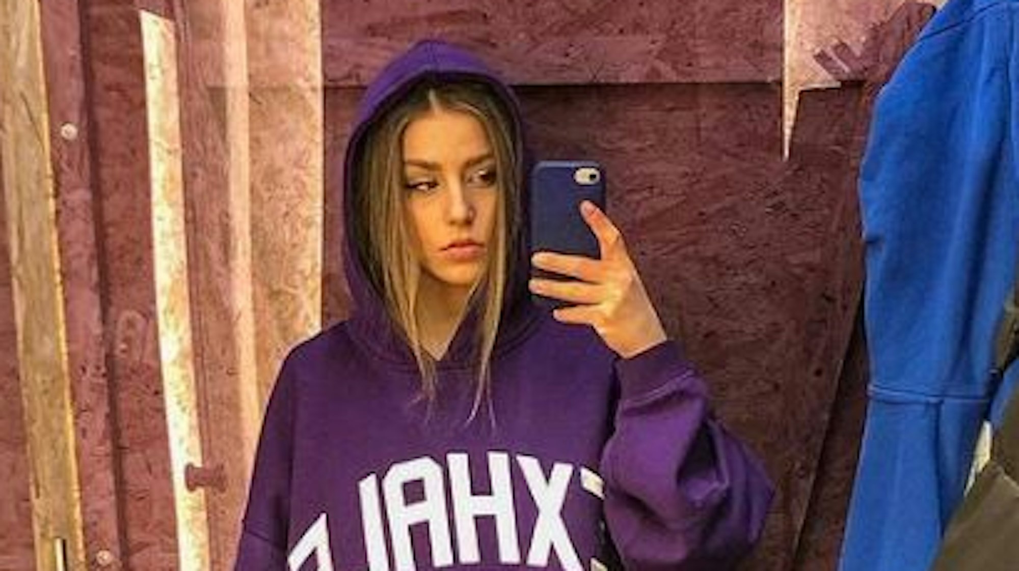 Das Selfie zeigt die ehemalige Princess Charming-Finalistin Laura. Sie hat es am 27. Februar 2022 auf Instagram veröffentlicht. Screenshot am 11. August erstellt zum Zwecke der Berichterstattung. Quelle: Instagram / _laurabaer