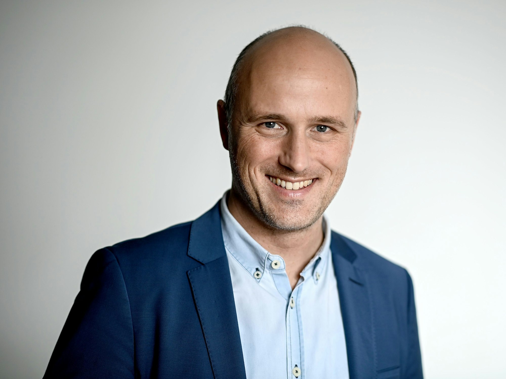 ARCHIV - 14.02.2022, Berlin: Sven Lehmann, Parlamentarischer Staatssekretär im Bundesministerium für Familie, Senioren, Frauen und Jugend. (zu dpa: «Alice Schwarzer sagt der "Trans-Mode" den Kampf an») Foto: Britta Pedersen/dpa-Zentralbild/dpa +++ dpa-Bildfunk +++