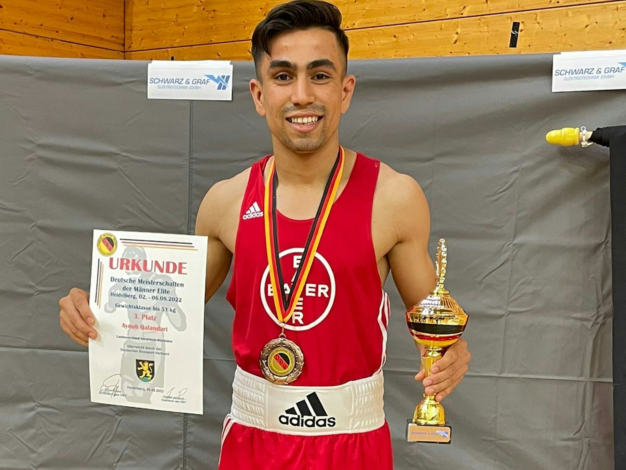 Ayoub Qalandari ist nach seiner Flucht vor den Taliban ein erfolgreicher Boxer bei Bayer Leverkusen geworden.