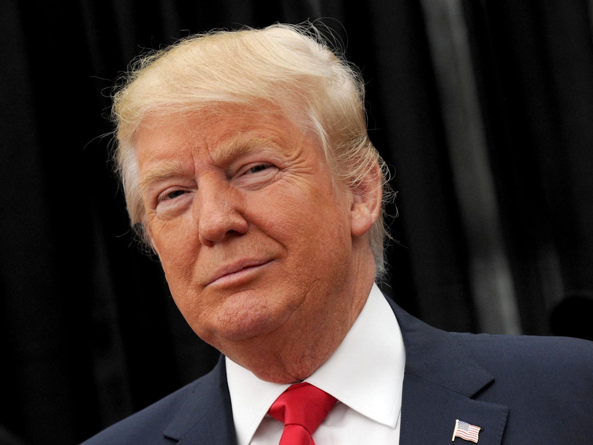 Das Anwesen von Ex-US-Präsident Donald Trump wurde nach Dokumenten zu Atomwaffen durchsucht, berichten US-Medien. Das Foto zeigt Trump am 10. August 2022.