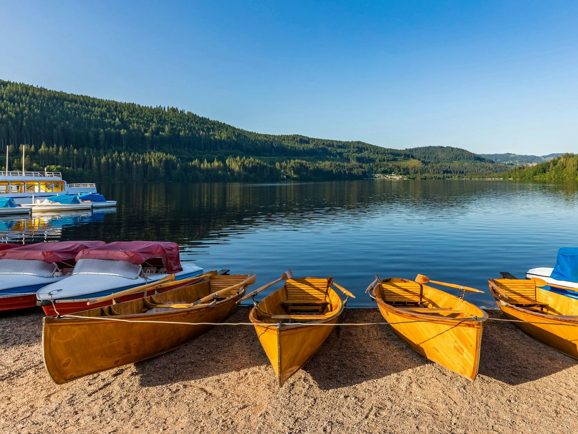 Zu den bekanntesten Sehenswürdigkeiten im Schwarzwald gehört der Titisee.