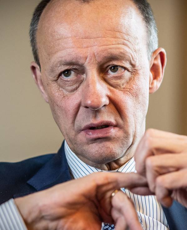 Friedrich Merz, Kandidat für das Amt des CDU Bundesvorsitzenden, aufgenommen bei einem Interview mit der dpa Deutsche Presse-Agentur in seinem Büro Jakob-Kaiser Haus im Deutschen Bundestag.