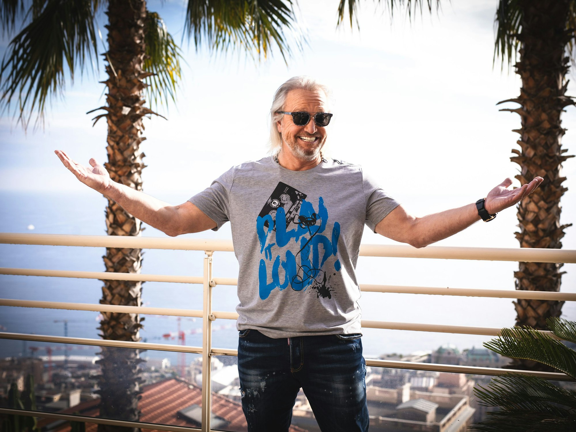 Robert Geiss, hier bei einem Fototermin für Die Geissens - Eine schrecklich glamouröse Familie!, hat insgesamt 12 Kilo in 6 Monaten abgenommen - ganz ohne Diät - dafür aber mit einem Hilfsmittel, das umstritten ist.