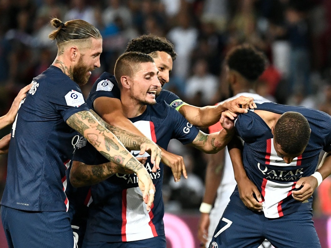 Kylian Mbappé und seine Teamkollegen bei PSG jubeln über ein Tor