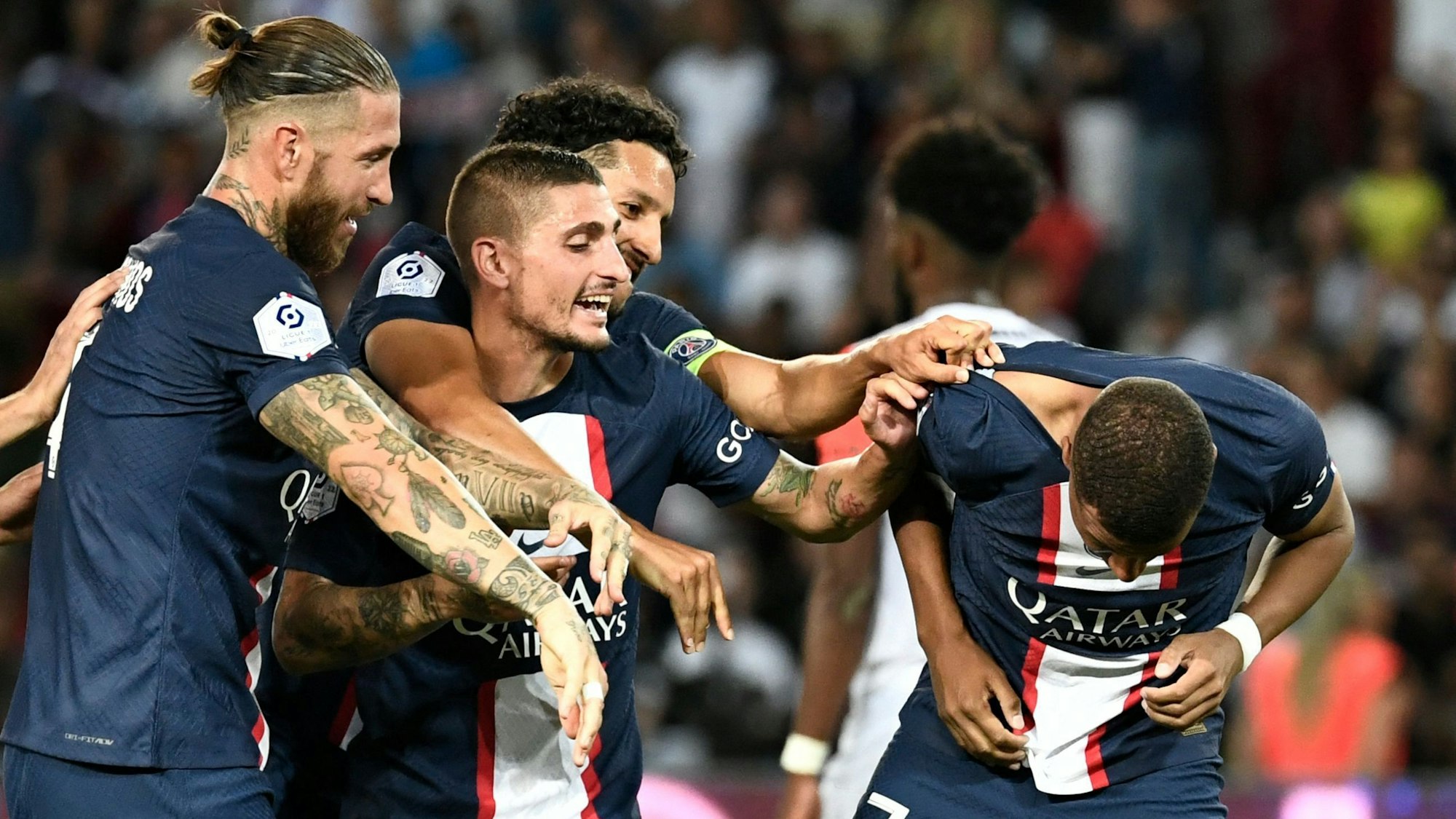 Kylian Mbappé und seine Teamkollegen bei PSG jubeln über ein Tor