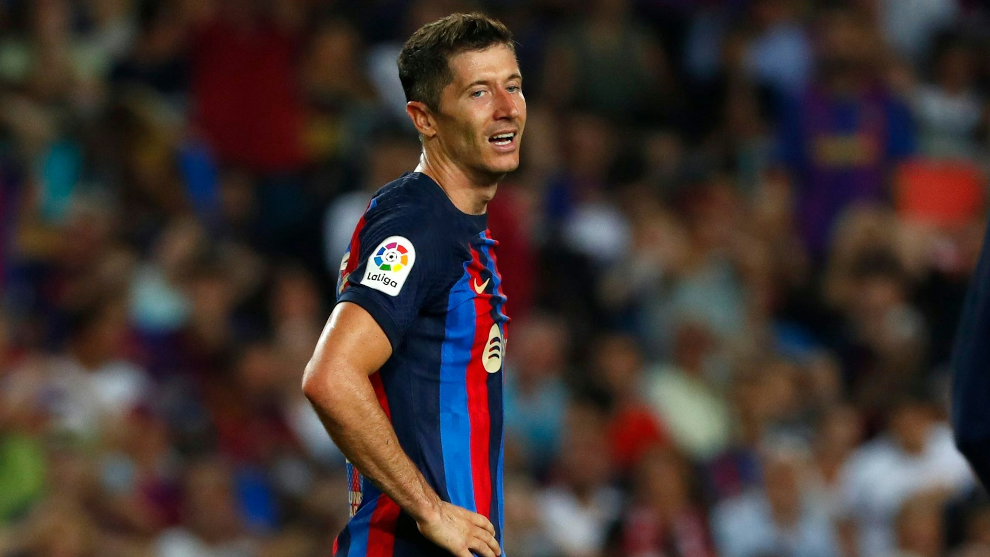 Robert Lewandowski hadert bei seinem Liga-Debüt für den FC Barcelona gegen Rayo Vallecano.