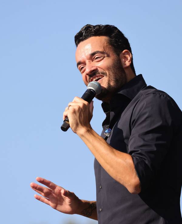 Giovanni Zarrella singt beim Event „Lieblingslieder“ in Bonn.