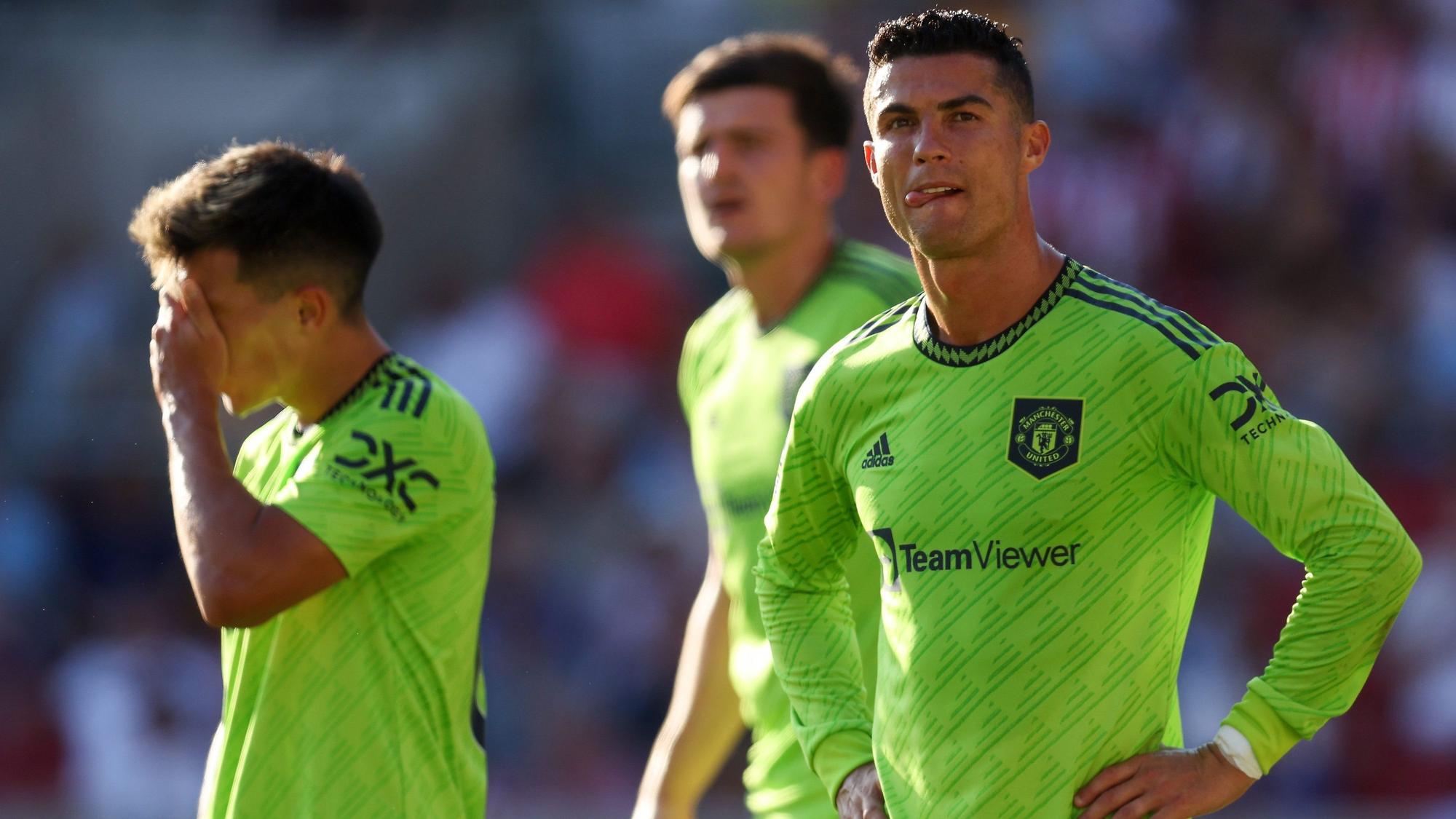 Cristiano Ronaldo und seine Mitspieler sind bei der Niederlage von Manchester United in Brentford fassungslos.