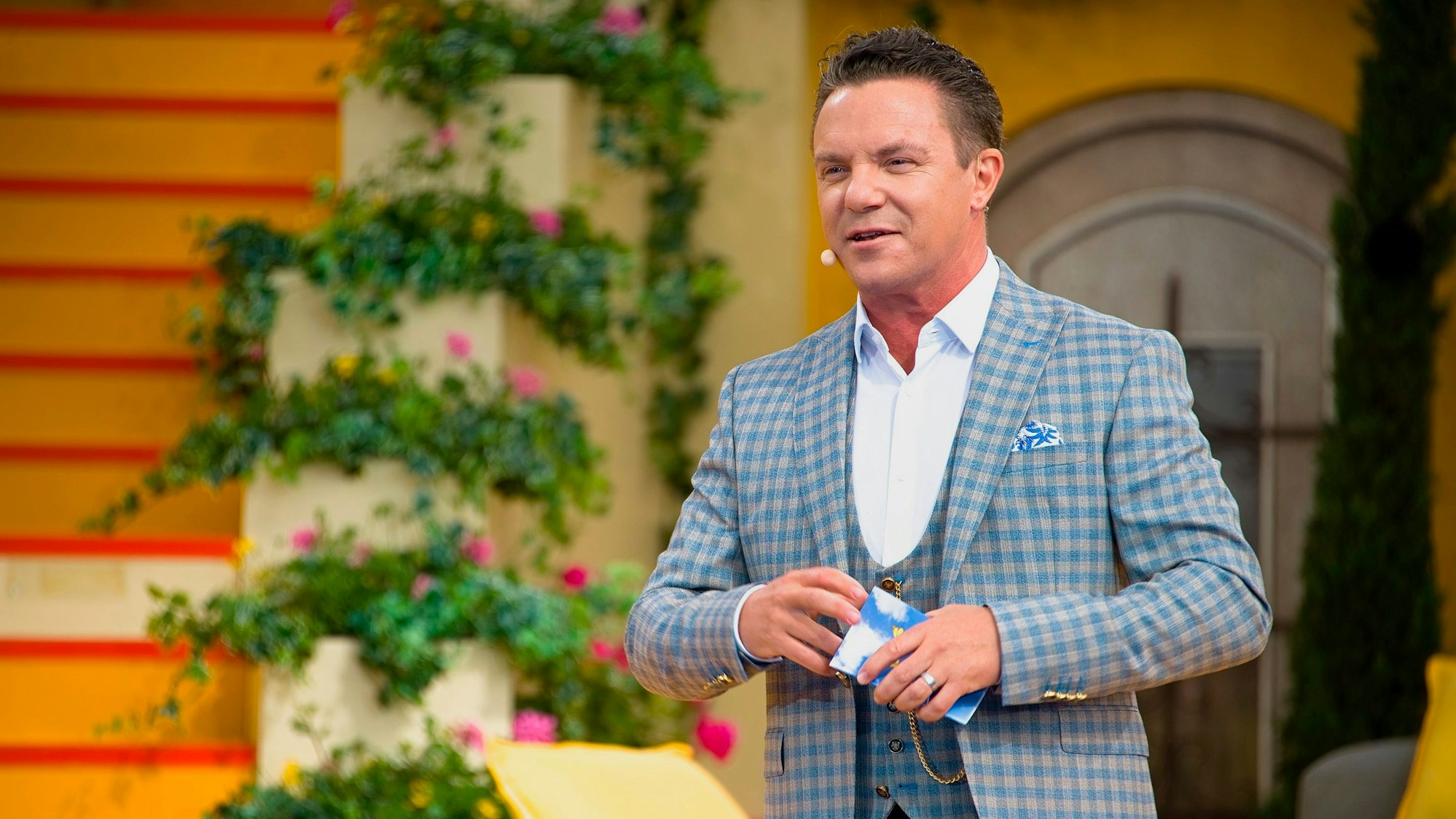 Stefan Mross, hier beim „Immer wieder sonntags – Best of“ im Oktober 2021, muss am 14. August das Spielfeld räumen.