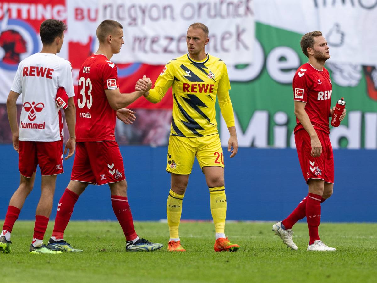 Marvin Schwäbe (2.v.r.) leitete mit einer Parade (am 13. August 2022) das 1:1-Tor von Florian Dietz (2.v.l.) ein.