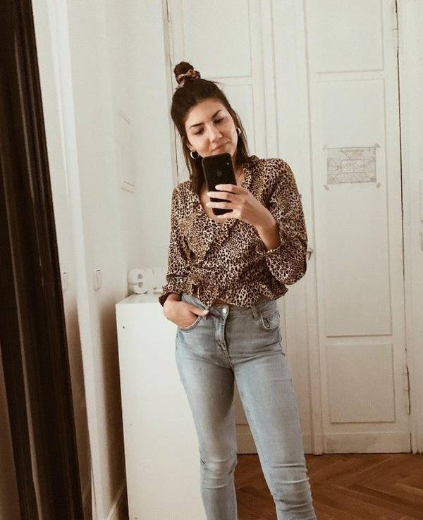 Amira Tröger, hier auf einem Instagram-Selfie vom September 2019, ist ein wahres Promi-Lexikon.