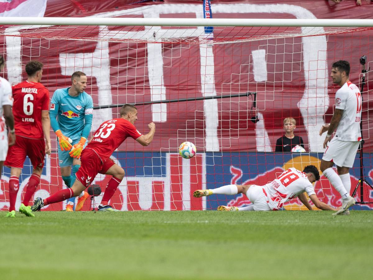 Florian Dietz (M.) erzielte beim 2:2 in Leipzig (13. August 2022) sein erstes Bundesliga-Tor für den 1. FC Köln.