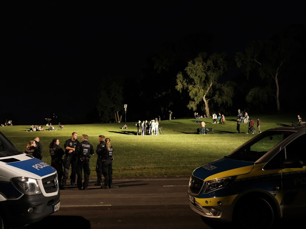 Polizei und Ordnungsamt zeigen Präsenz am Aachener Weiher.