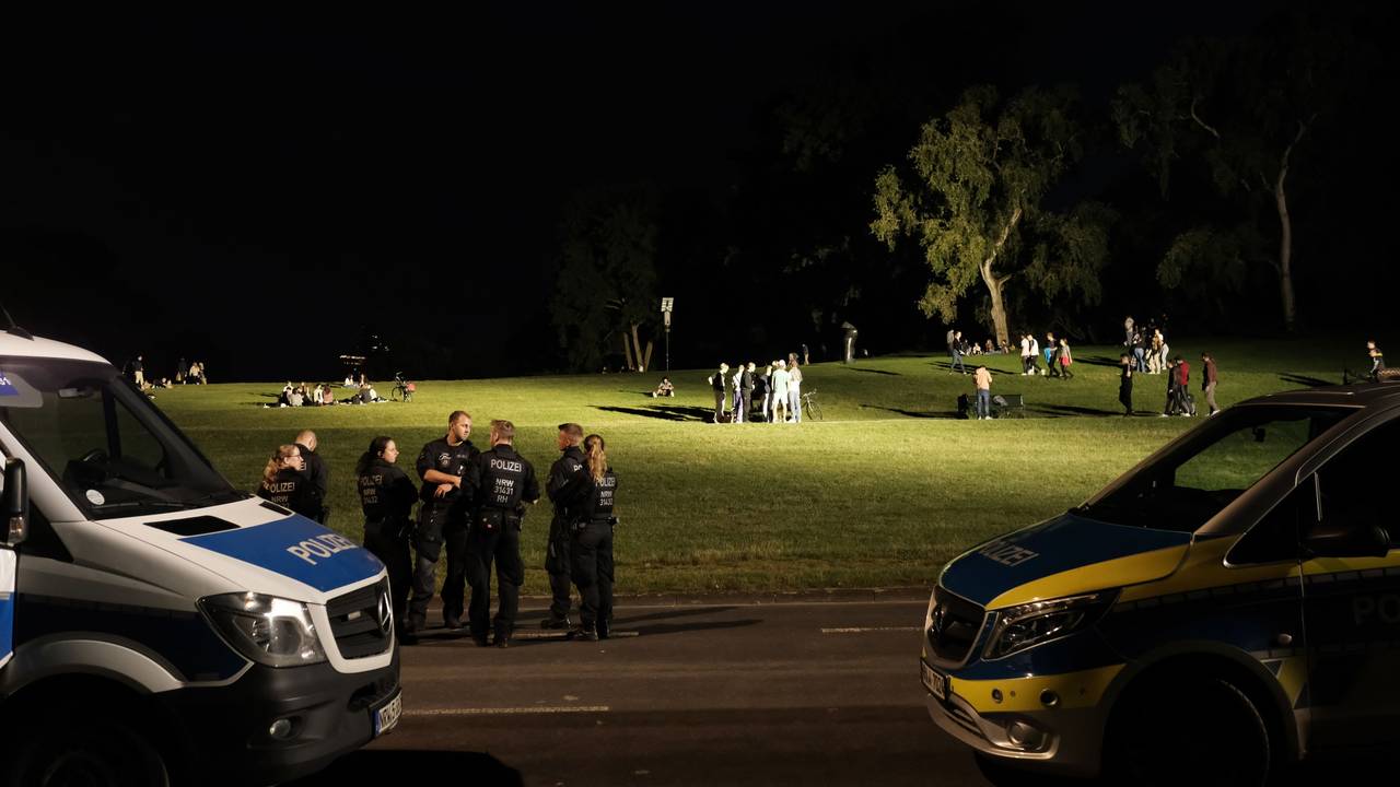Polizei und Ordnungsamt zeigen Präsenz am Aachener Weiher.