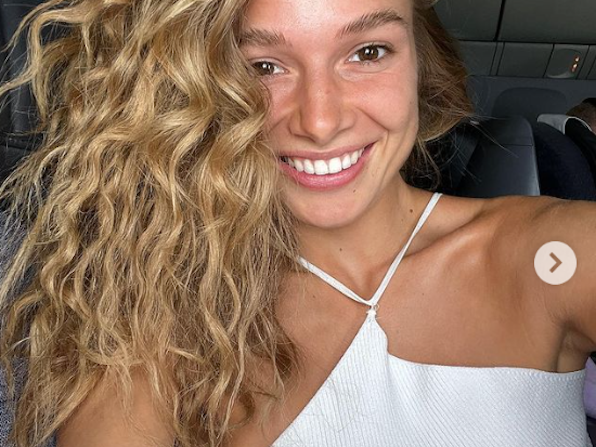 Lola Weippert lächelt in die Kamera