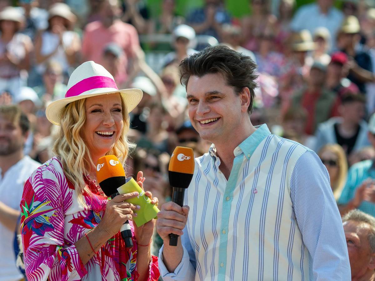 Andrea Kiewel, hier zusammen mit Co-Moderator Lutz van der Horst, grüßte am 14. August zum „Fernsehgarten“.