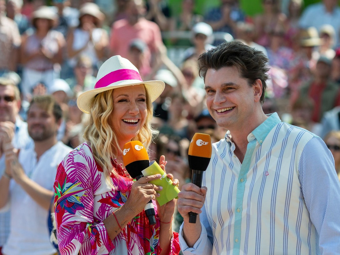 Andrea Kiewel, hier zusammen mit Co-Moderator Lutz van der Horst, grüßte am 14. August zum „Fernsehgarten“.