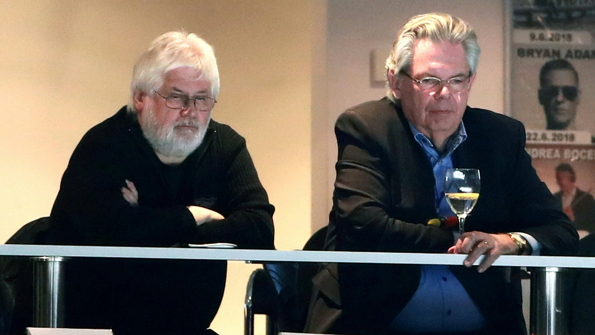 Ralf Pape und Frank Gotthardt sitzen in der Loge.