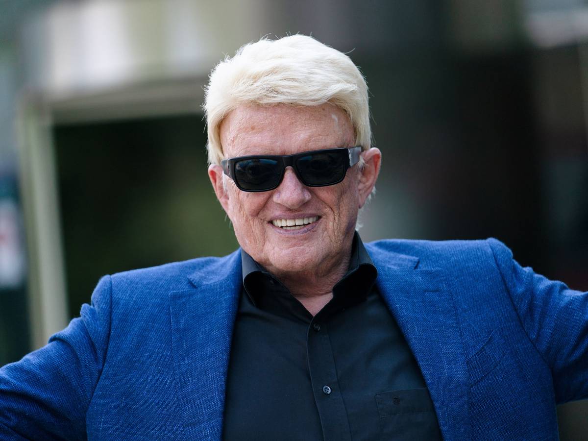 Volksmusiker Heino, hier bei einem Pressetermin vor dem Hotel Ramada am 16.08.2021 mit Infos zu seiner Tournee, schwärmt von seiner Frau Hannelore.