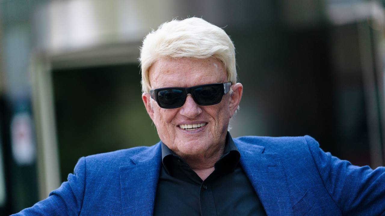 Volksmusiker Heino, hier bei einem Pressetermin vor dem Hotel Ramada am 16.08.2021 mit Infos zu seiner Tournee, schwärmt von seiner Frau Hannelore.