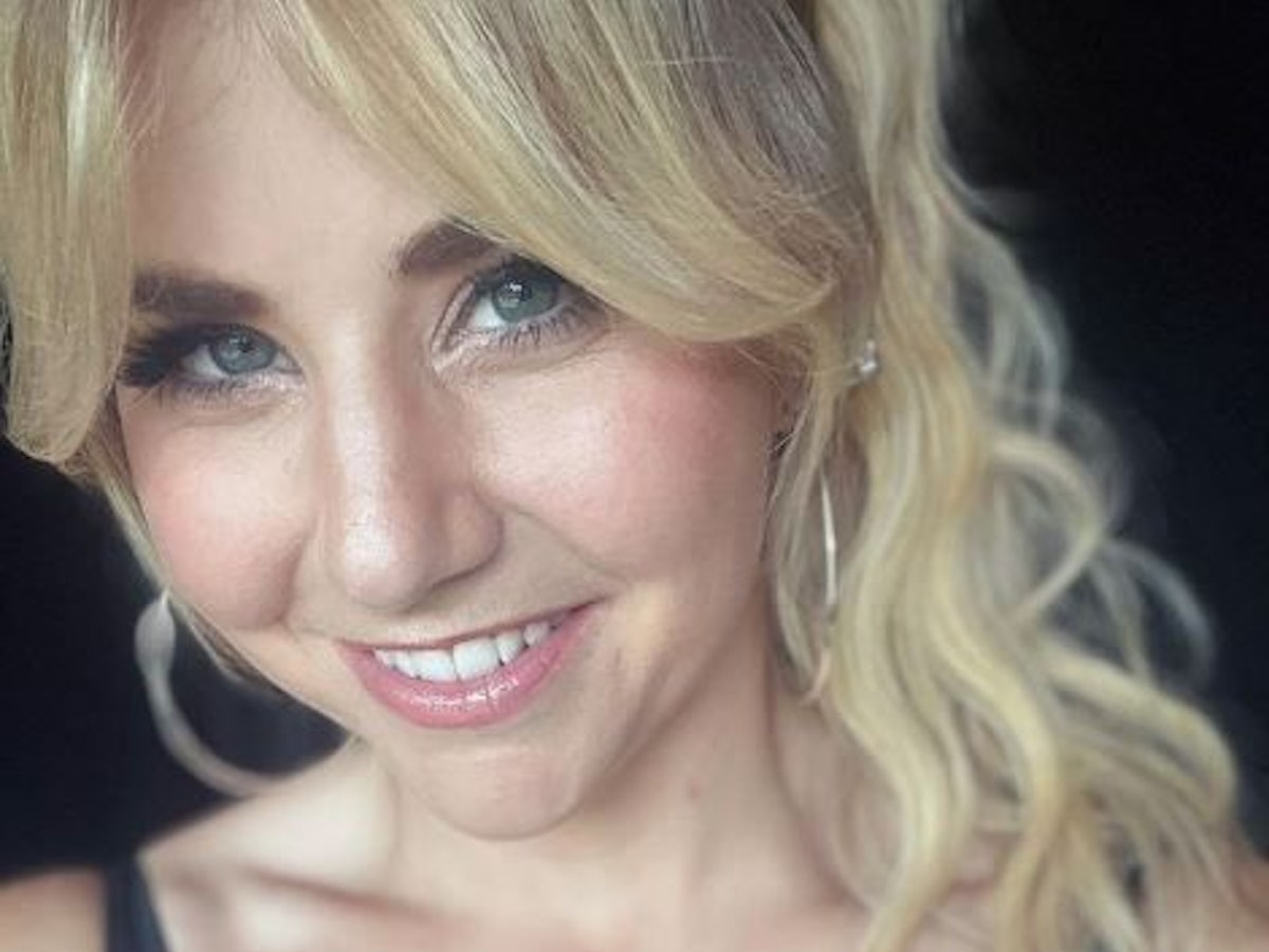 Beatrice Egli lächelt auf einem Instagram-Selfie
