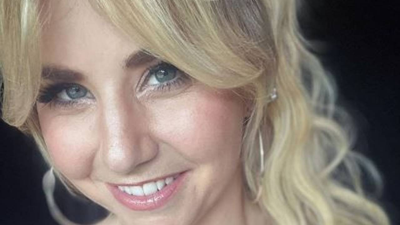 Beatrice Egli lächelt auf einem Instagram-Selfie