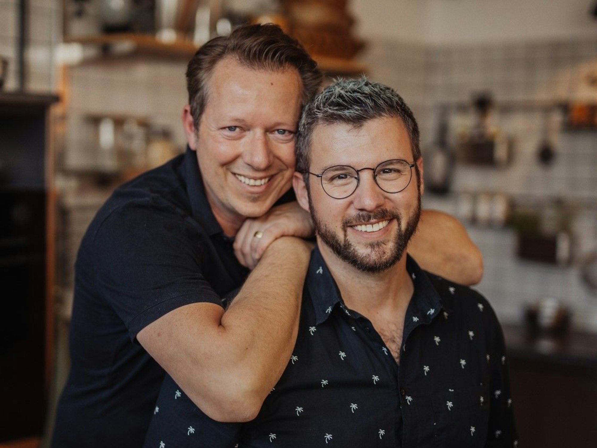 Mit alkoholfreien Cocktails voll im Trend liegen die Kölner Blogger Sascha und Thorsten Wett