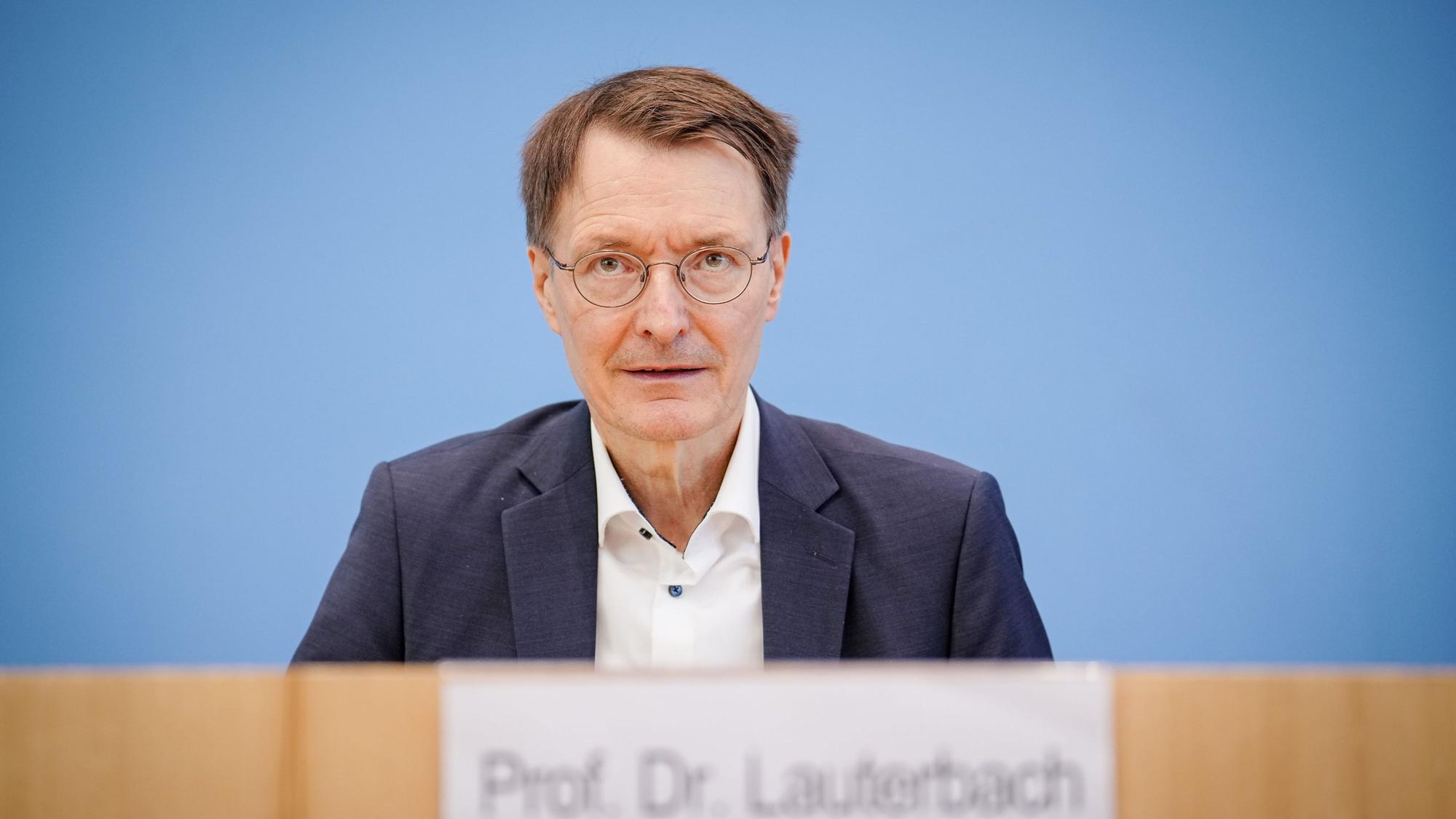 Bundesgesundheitsminister Karl Lauterbach (SPD) bei einer Pressekonferenz zur Corona-Lage.
