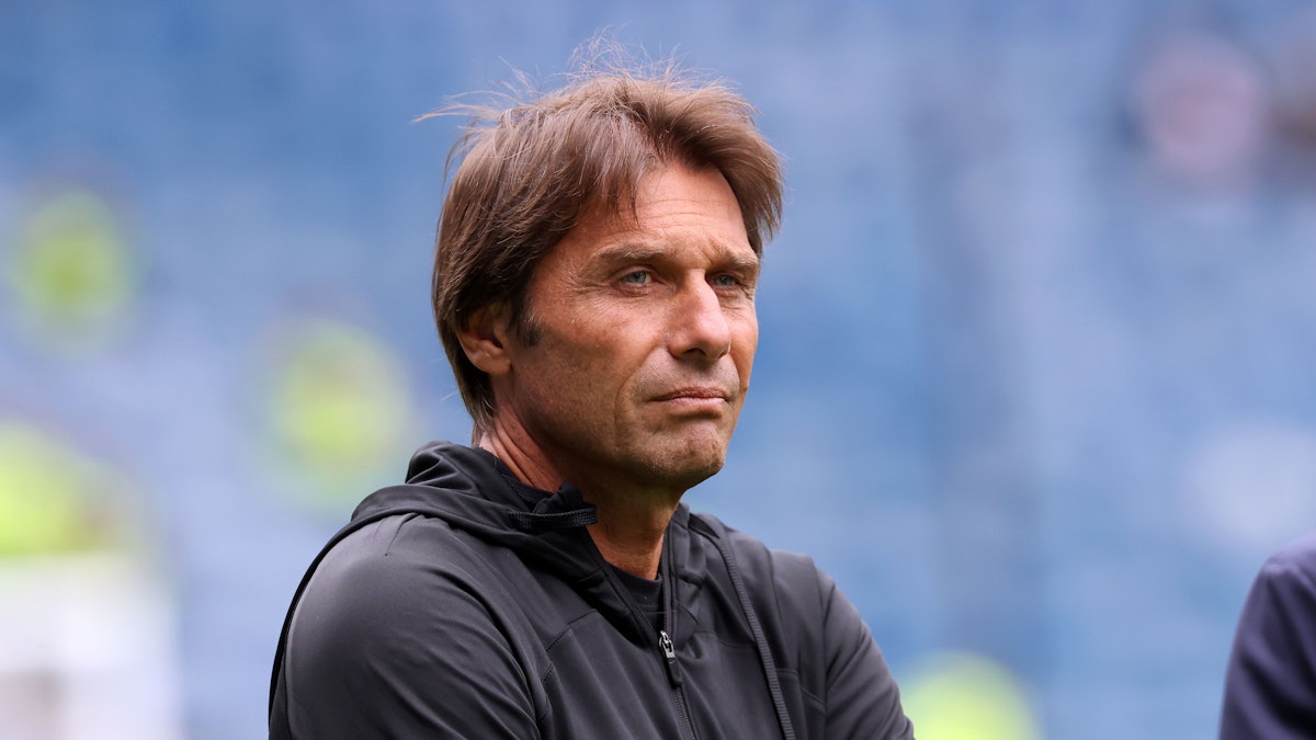 Tottenham Hotspur-Trainer Antonio Conte steht während eines Freundschaftsspiels vor der Saison im Ibrox-Stadion in Glasgow an der Seitenlinie.