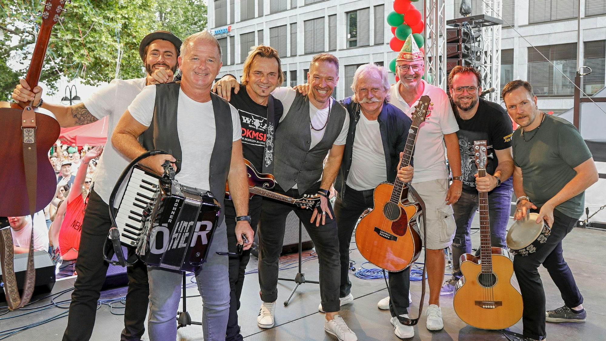 Die Höhner stehen auf der Bühne am Gürzenich