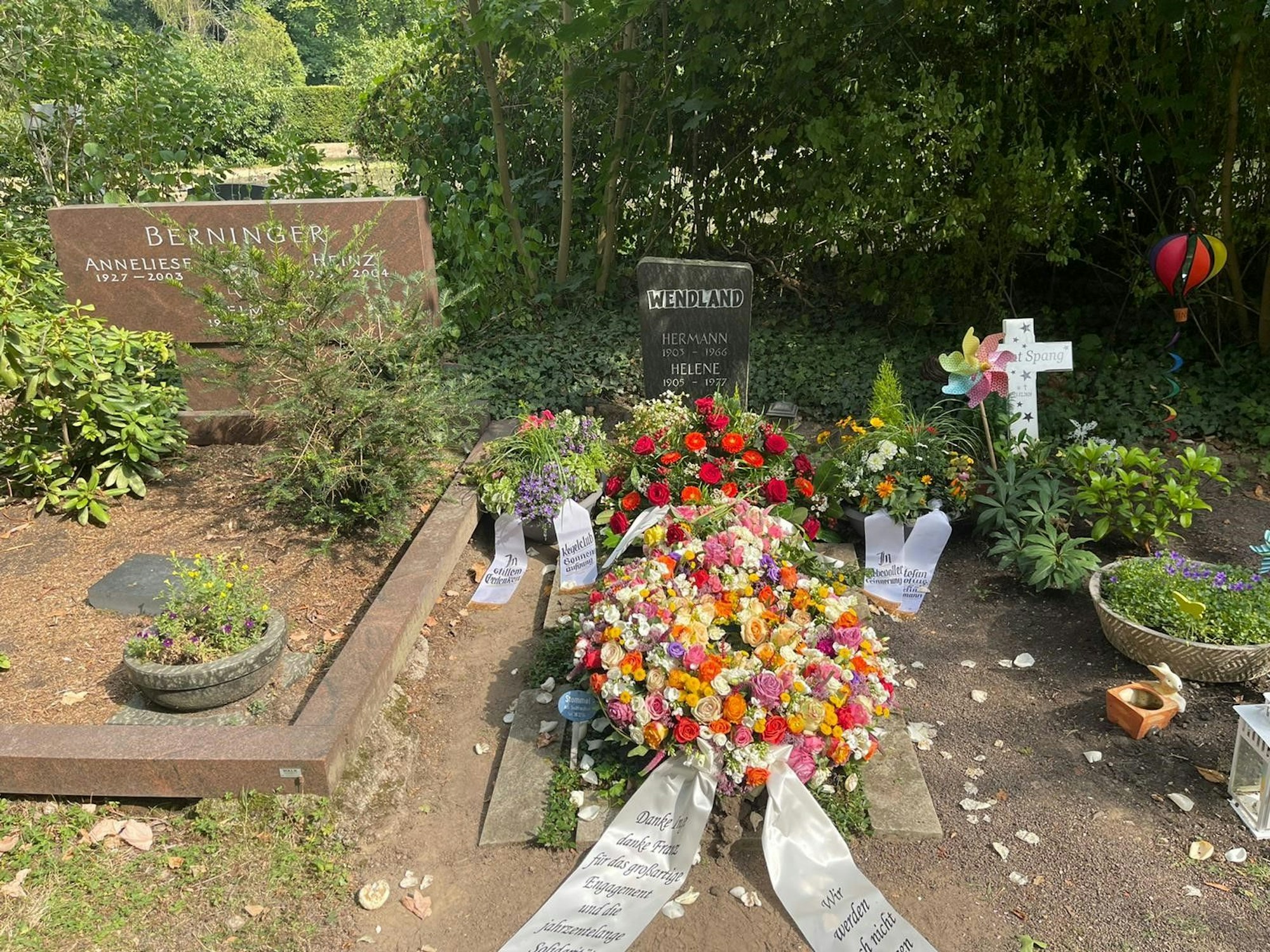 Das Grab von Franz Wendland am Montag auf dem Kölner Südfriedhof.