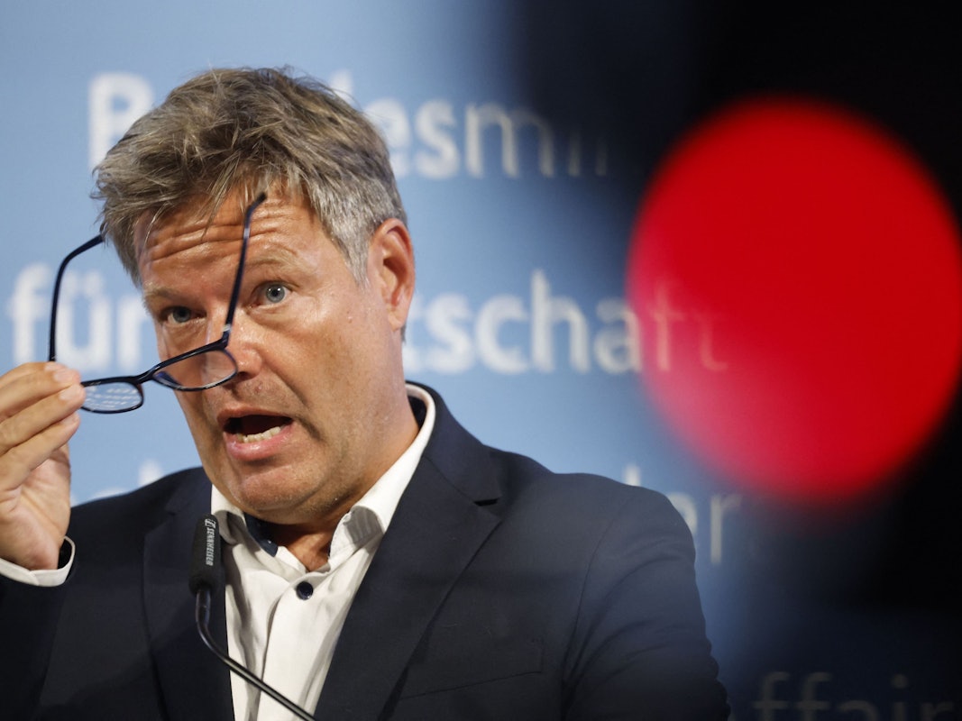 Nun steht die Höhe der Gasumlage fest, Wirtschaftsminister Robert Habeck (Grüne) hat sich am Montag (15. August) noch einmal zur aktuellen Entwicklung geäußert.