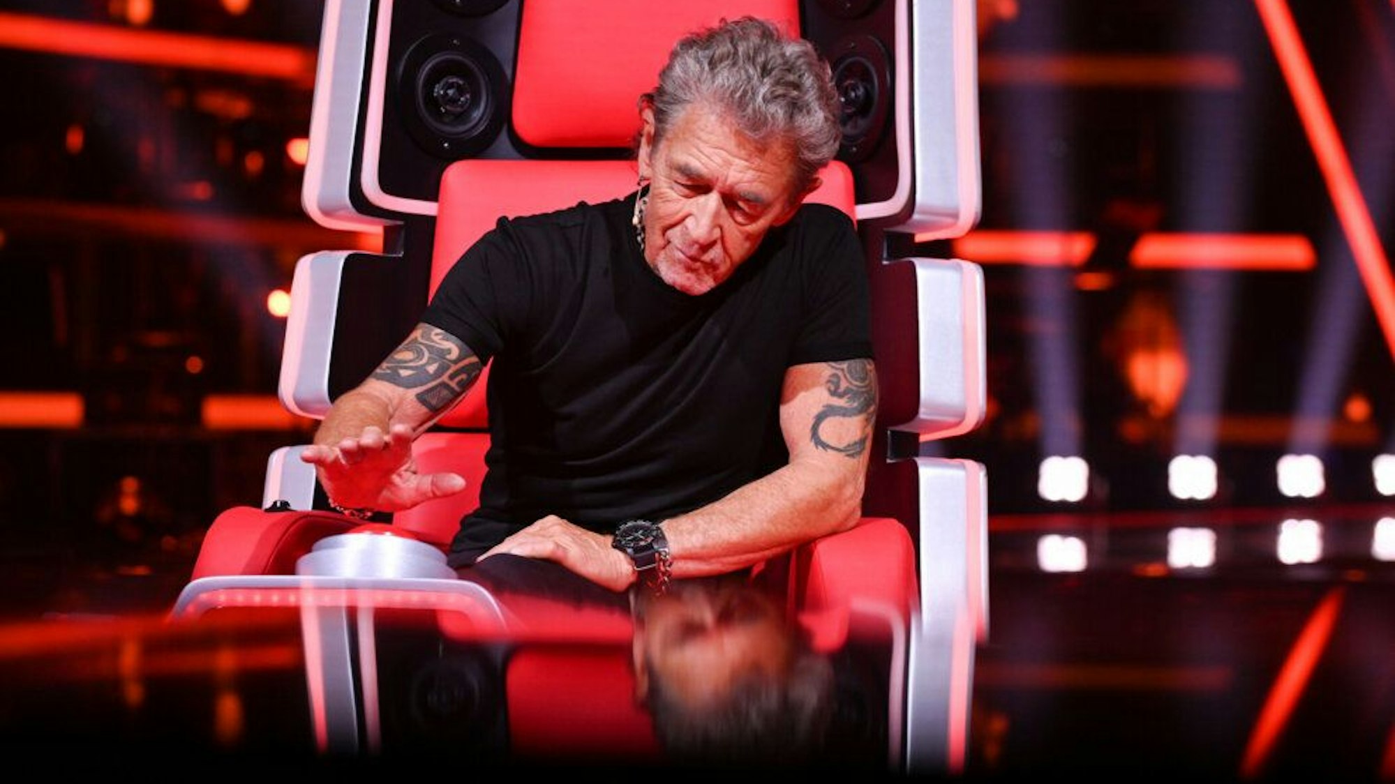 Peter Maffay drückt bei „The Voice of Germany“ den Buzzer.