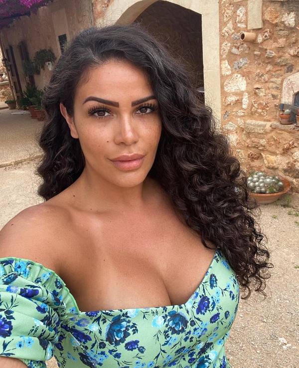 Tik Tok-Star Roaya Soarya, hier auf einem Instagram-Selfie vom Juli 2021, sucht bei der RTL-Kuppelshow „Take Me Out“ nach der großen Liebe.