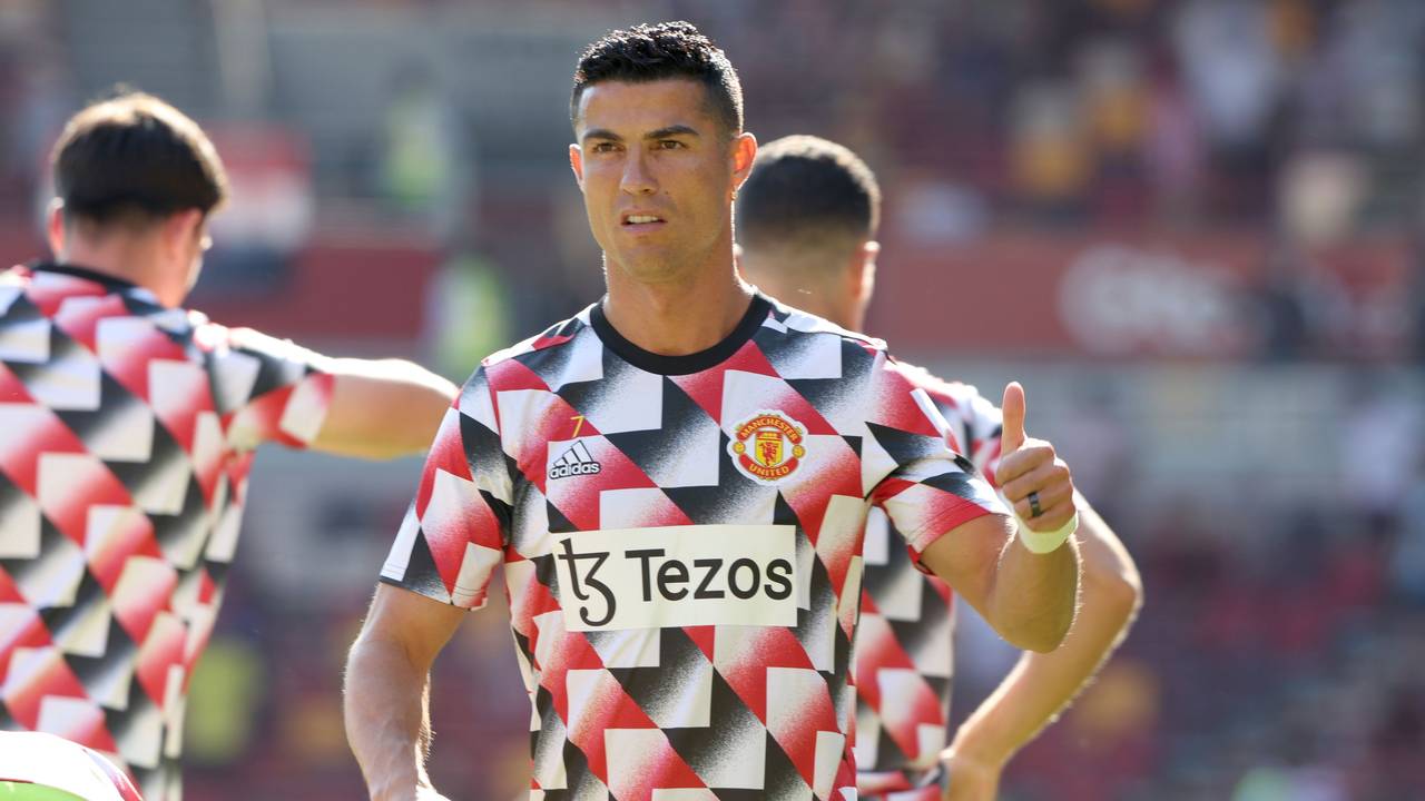 Cristiano Ronaldo von Manchester United gestikuliert beim Aufwärmen vor dem Spiel.