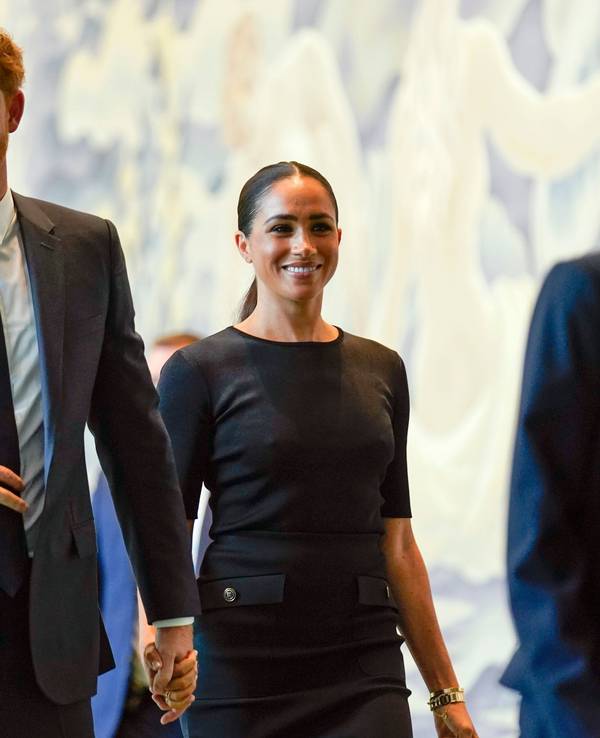 Prinz Harry (l), Herzog von Sussex, und seine Ehefrau Meghan Markle, Herzogin von Sussex